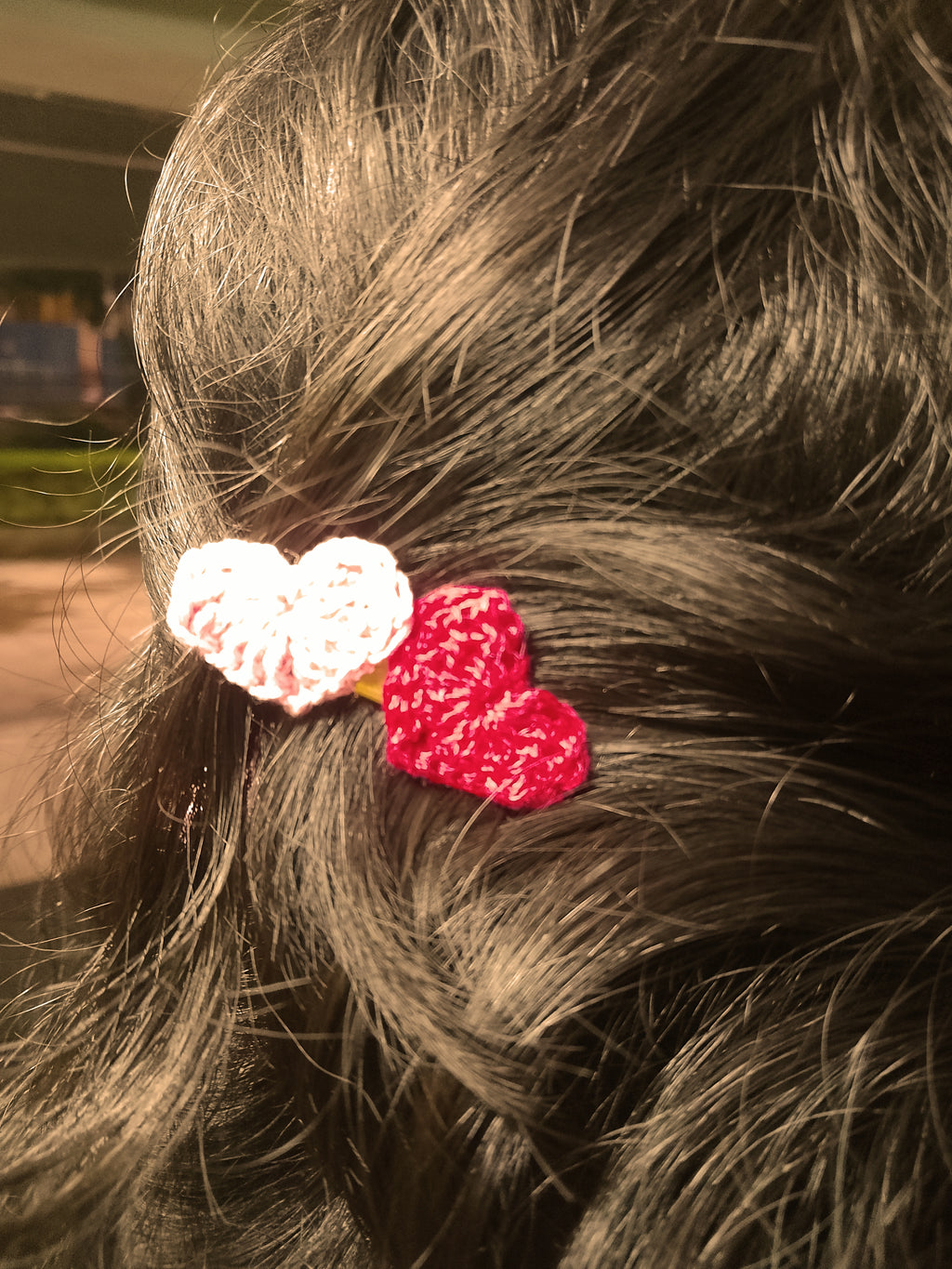 Red and pink heart clips