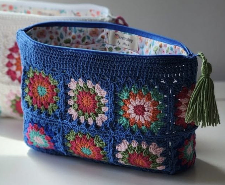 Granny square zip Pouch